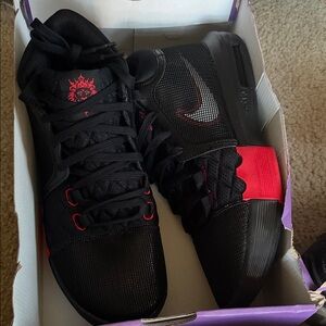 Nike LeBron Witness Black and Red Basketball Sneakers 10.5 men’s